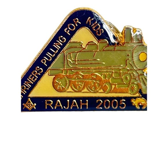 Lapel Pin Shriners Pulling for Kids Rajah 2005 Train Triangle 1.25" - Picture 3 of 6